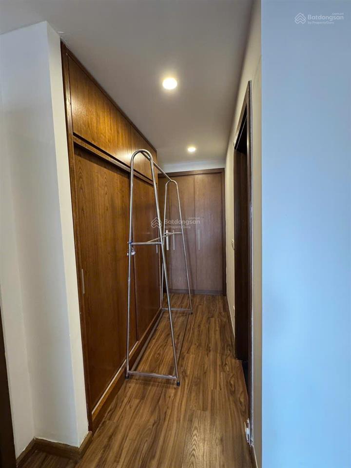 Chính chủ bán căn 122m2, 3 ngủ tại thanh xuân complex, nội thất cơ bản, ban công đông bắc, sổ đỏ.