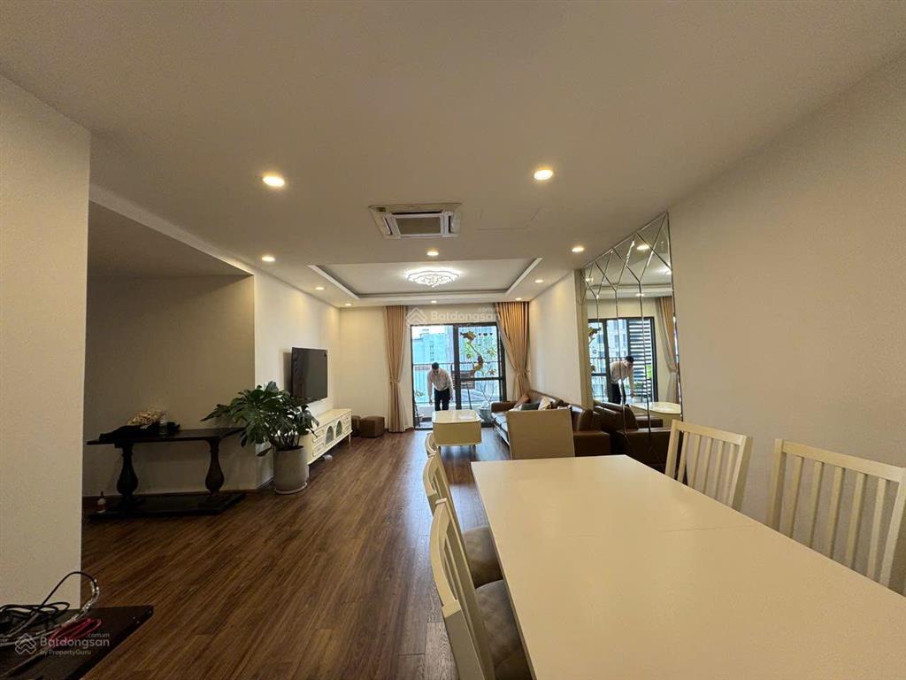 Chính chủ bán căn 122m2, 3 ngủ tại thanh xuân complex, nội thất cơ bản, ban công đông bắc, sổ đỏ.