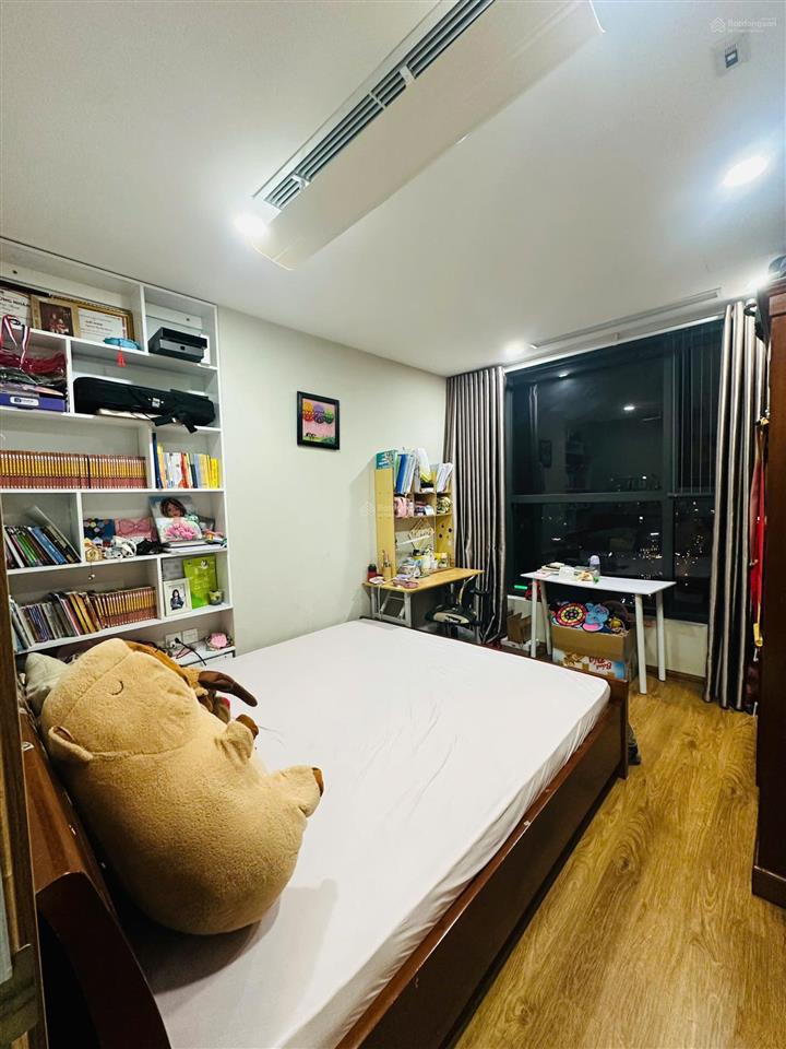 Chính chủ bán căn 122m2, 3 ngủ tại thanh xuân complex, nội thất cơ bản, ban công đông bắc, sổ đỏ.