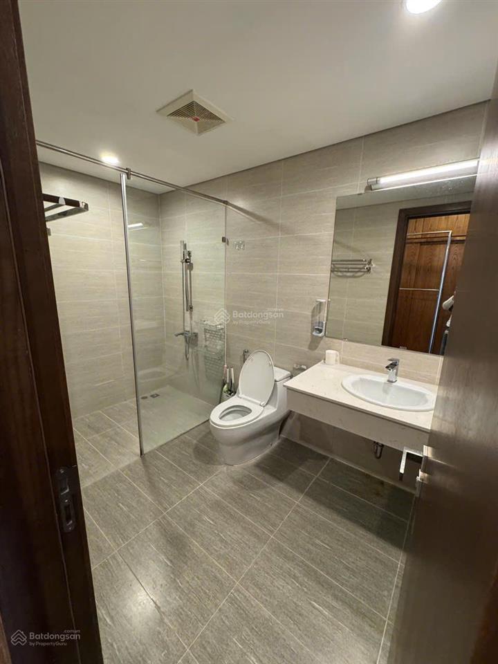 Chính chủ bán căn 122m2, 3 ngủ tại thanh xuân complex, nội thất cơ bản, ban công đông bắc, sổ đỏ.