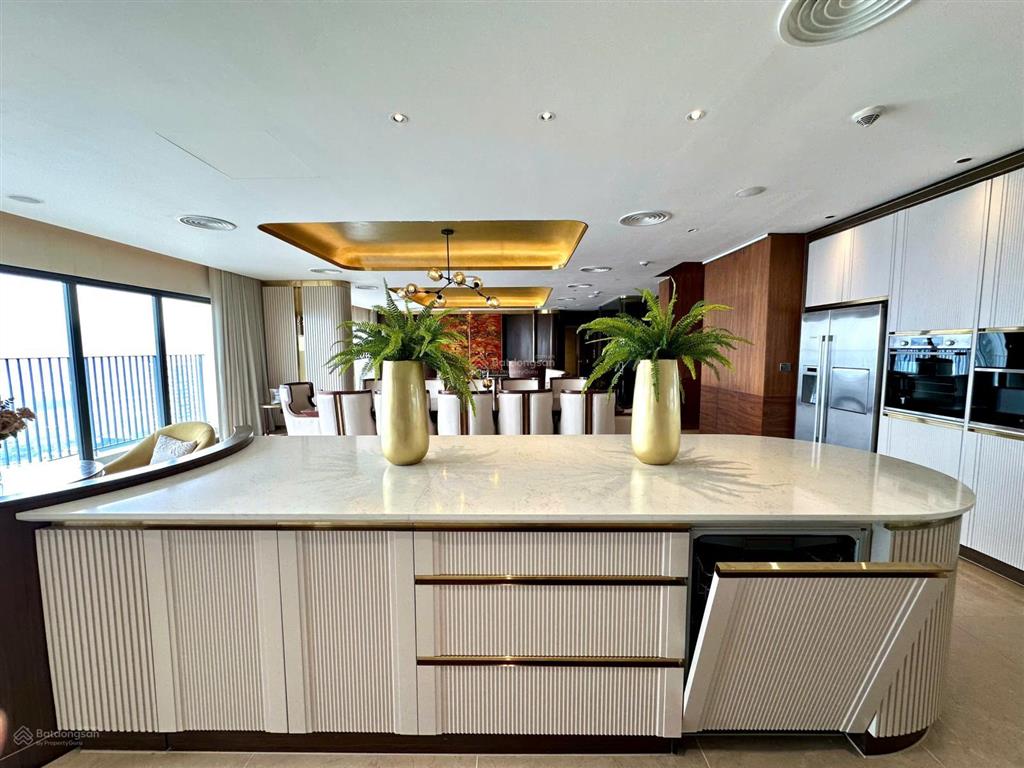 Chính chủ bán căn 5 ngủ 275m2, tòa nhà 34t trung hòa nhân chính, ntcb, ban công đông nam, sổ đỏ