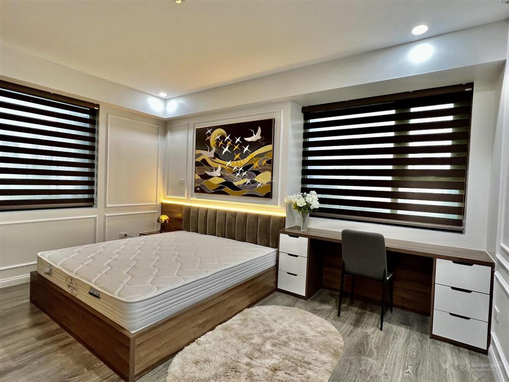 Chính chủ bán căn 3 ngủ, 129m2 tại the golden palm, tòa a, ban công tây bắc, nội thất cơ bản, sổ đỏ