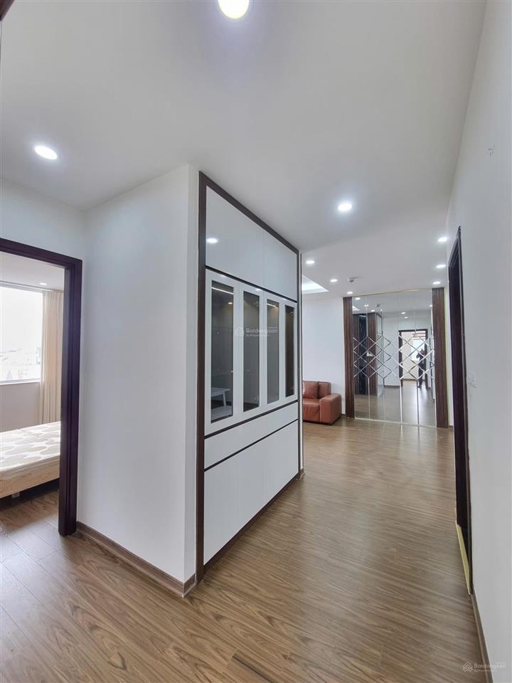 Chính chủ bán căn 3 ngủ tại green park tòa b, 105m2, full đồ, ban công đông bắc, sổ đỏ.