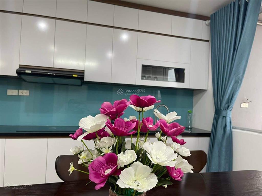 Chính chủ bán căn 3 ngủ 107m2, full đồ, tòa nhà 18t1 trung hòa nhân chính, ban công tây nam, sổ đỏ