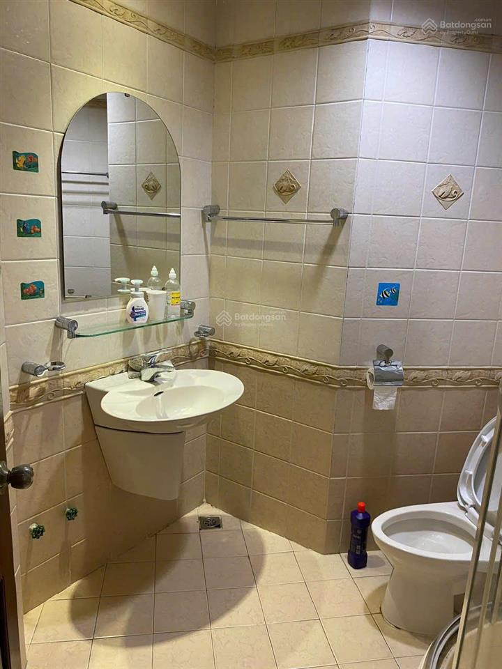 Gia đình tôi cần bán căn 151m2, 3 ngủ tại trung hòa  nhân chính, ban công đông nam, sổ đỏ