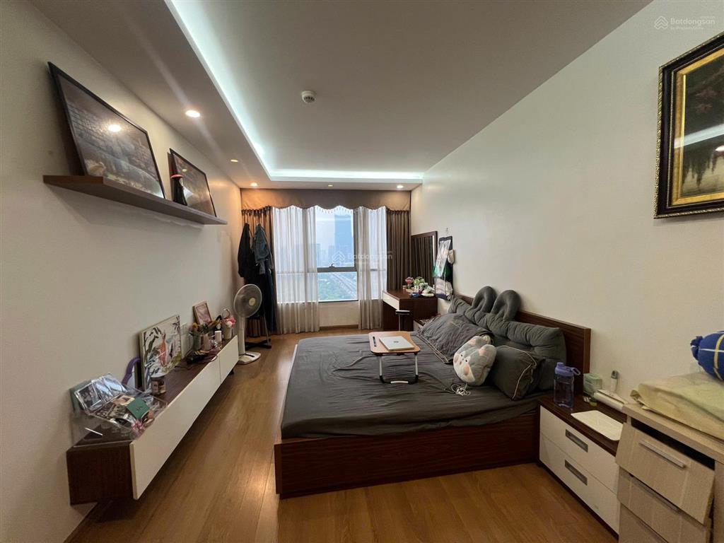 Chính chủ bán căn 3 ngủ, 173m2 tại thăng long number one tòa b, full đồ, ban công tây nam, sổ đỏ