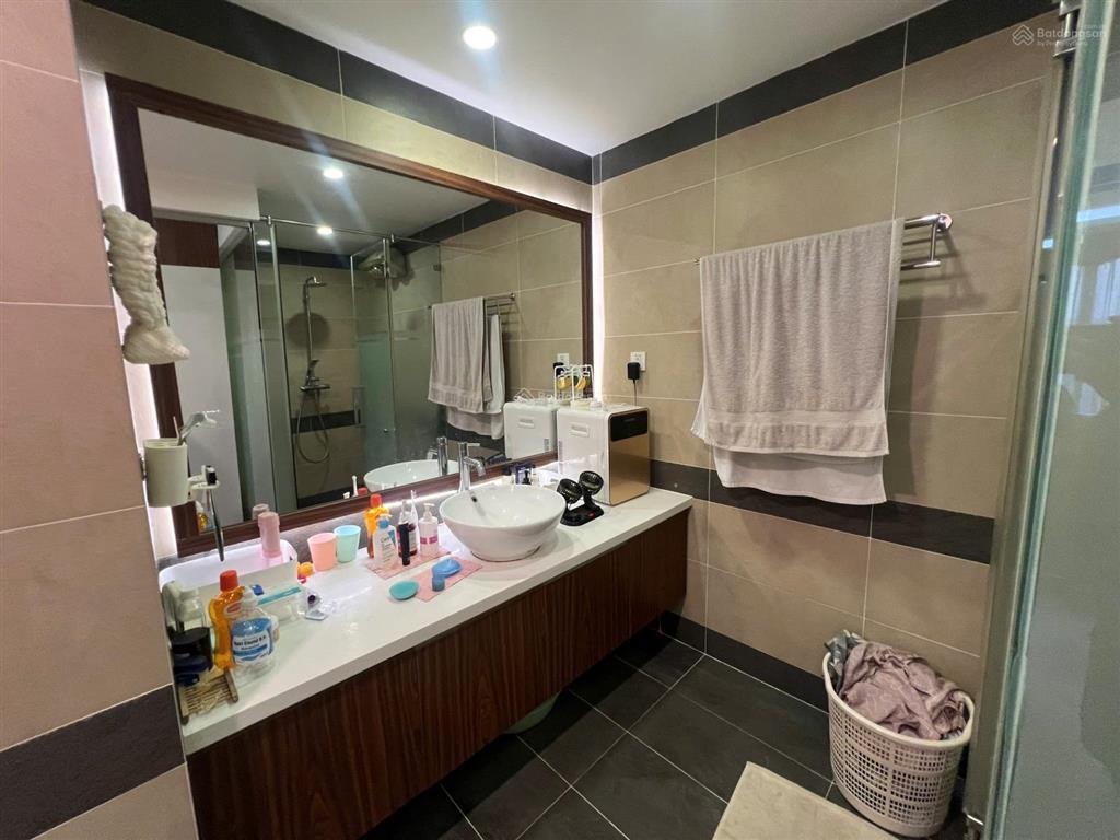 Chính chủ bán căn 3 ngủ, 173m2 tại thăng long number one tòa b, full đồ, ban công tây nam, sổ đỏ