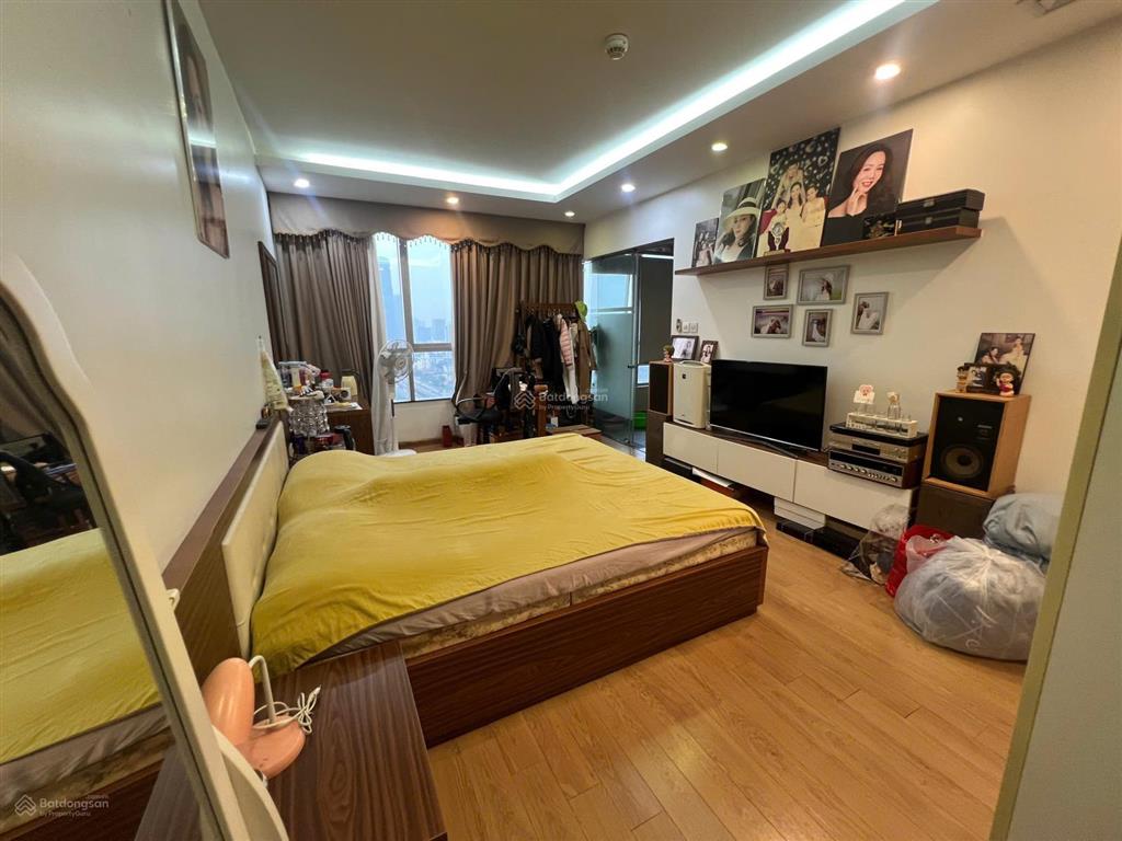 Chính chủ bán căn 3 ngủ, 173m2 tại thăng long number one tòa b, full đồ, ban công tây nam, sổ đỏ
