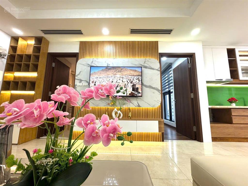 Chính chủ bán căn 3 ngủ tại hanoi center point đn1, 80m2, ban công tây bắc, nội thất cơ bản, sổ đỏ