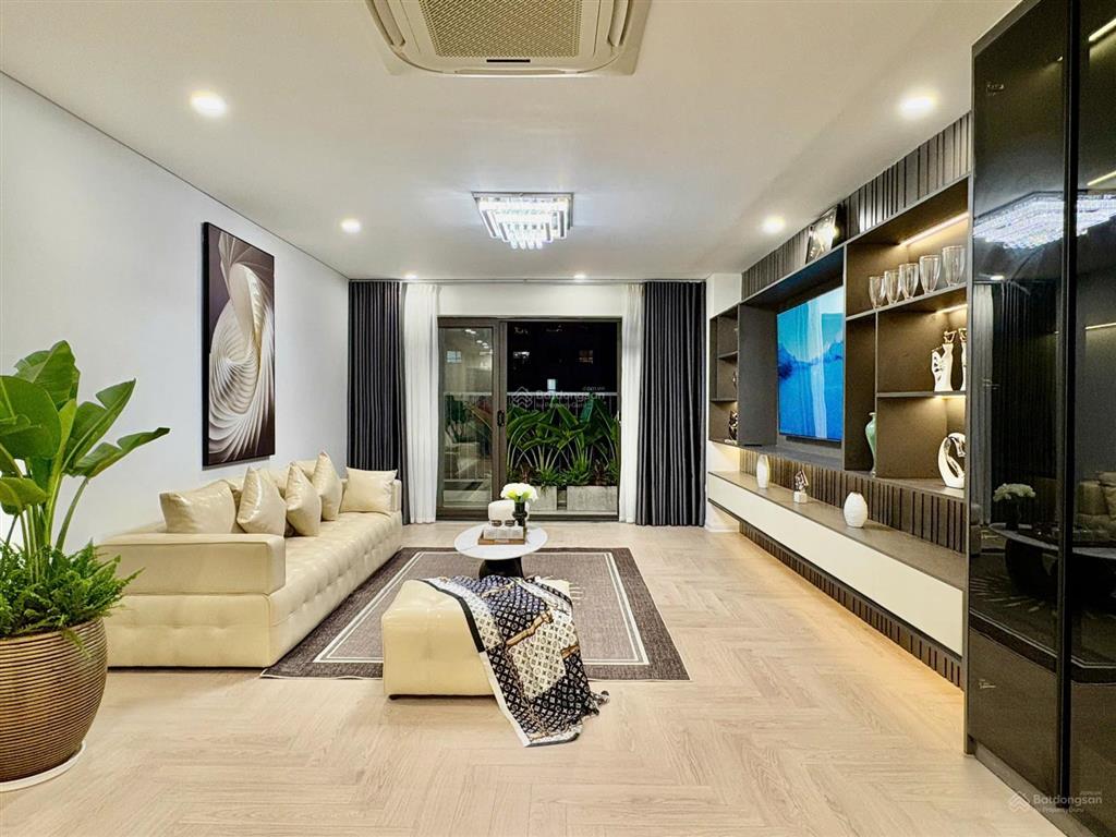 Chính chủ bán căn 3 ngủ, 120m2 tại tòa a n04 trần duy hưng, full đồ, ban công đông bắc, sổ đỏ