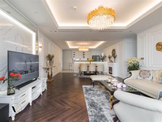Chính chủ bán căn 3 ngủ, 159m2 tại n05 tòa 25t1, full nội thất, ban công đông nam, sổ đỏ.