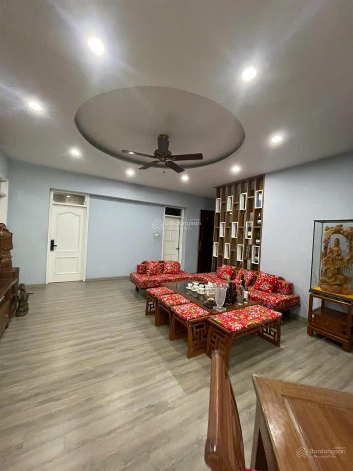 Chính chủ bán căn 151m2, 3 ngủ, 3wc, tại trung hòa  nhân chính tòa 17t5, ban công đông nam, sổ đỏ