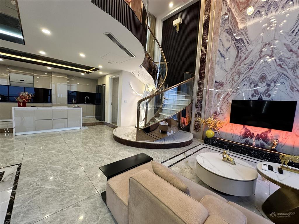Gia đình bán căn duplex 4 ngủ 180m2, tại eco green city ct2, full đồ, ban công đông bắc, sổ đỏ
