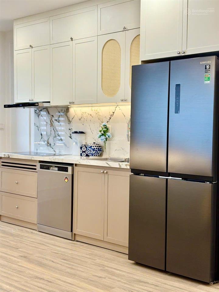 Chính chủ bán căn 3 ngủ 144m2 tại r2a royal city, full nội thất, ban công đông nam, sổ đỏ.