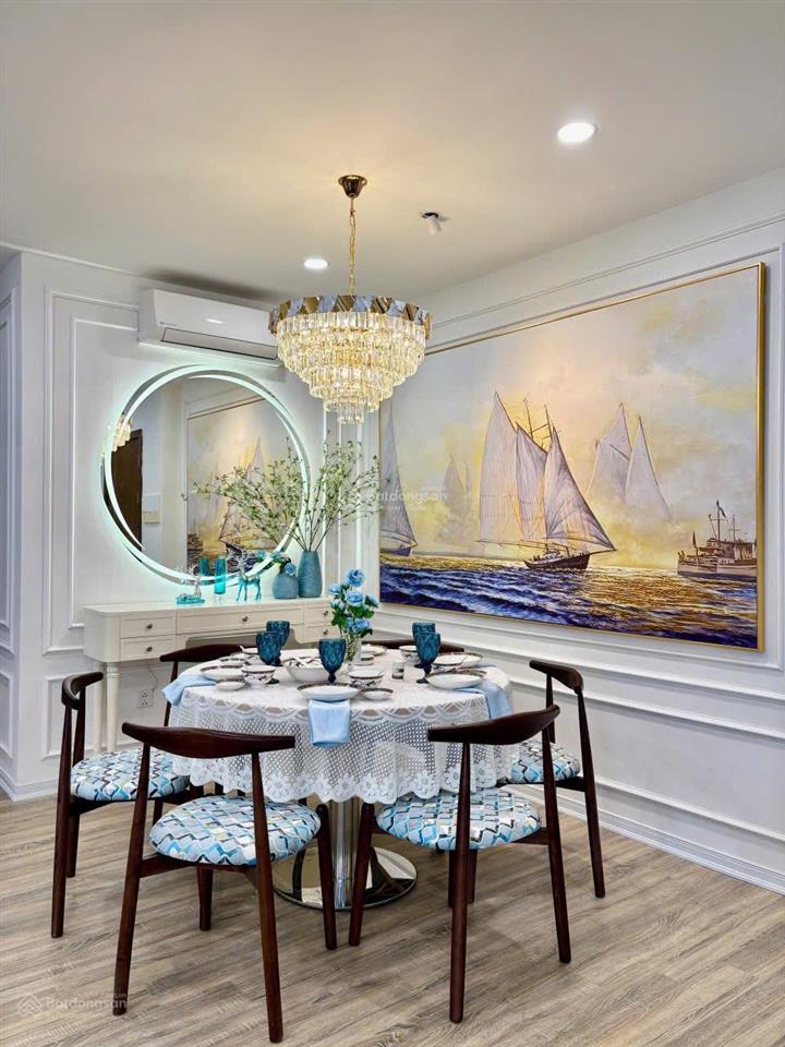 Chính chủ bán căn 3 ngủ 144m2 tại r2a royal city, full nội thất, ban công đông nam, sổ đỏ.