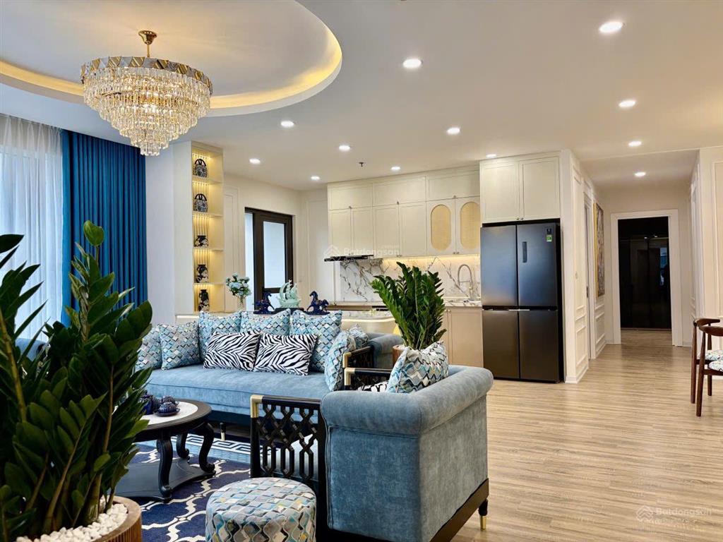 Chính chủ bán căn 3 ngủ 144m2 tại r2a royal city, full nội thất, ban công đông nam, sổ đỏ.