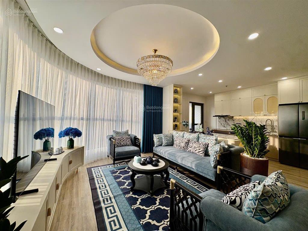 Chính chủ bán căn 3 ngủ 144m2 tại r2a royal city, full nội thất, ban công đông nam, sổ đỏ.