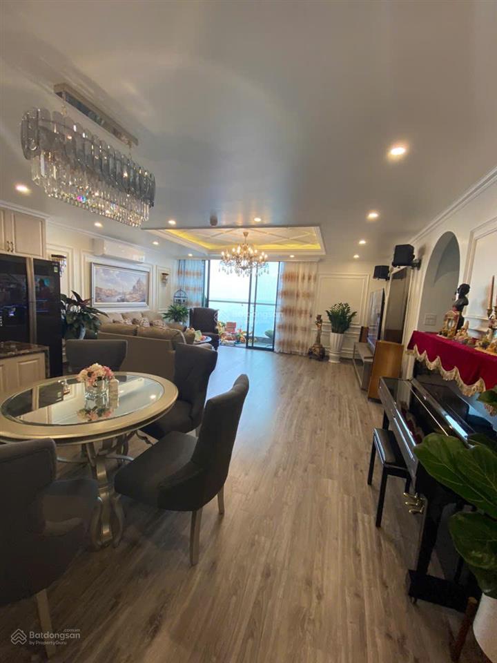 Chính chủ bán căn 3 ngủ 128m2 tại 110 cầu giấy center point, ban công đông nam, full đồ, sổ đỏ