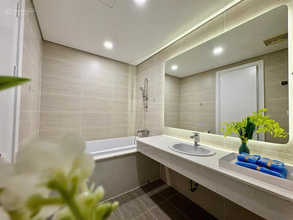 Chính chủ bán căn 3 ngủ 136m2 full đồ tại green diamond 93 láng hạ, ban công đông nam, sổ đỏ