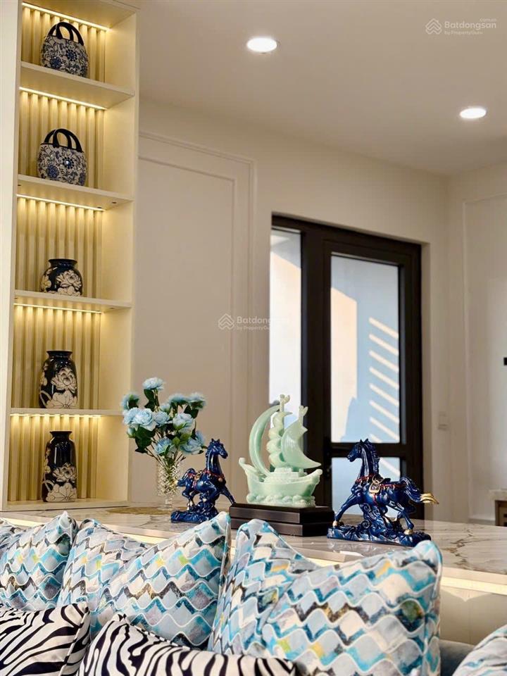 Chính chủ bán căn 3 ngủ 151m², tại trung hòa  nhân chính, tòa 17t5, ban công đông nam, sổ đỏ
