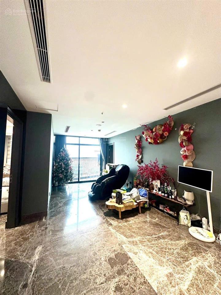 Chính chủ bán căn hộ tại tttm tsq, mỗ lao, 176m2, 4 ngủ, nội thất cơ bản, ban công đông nam, sổ đỏ