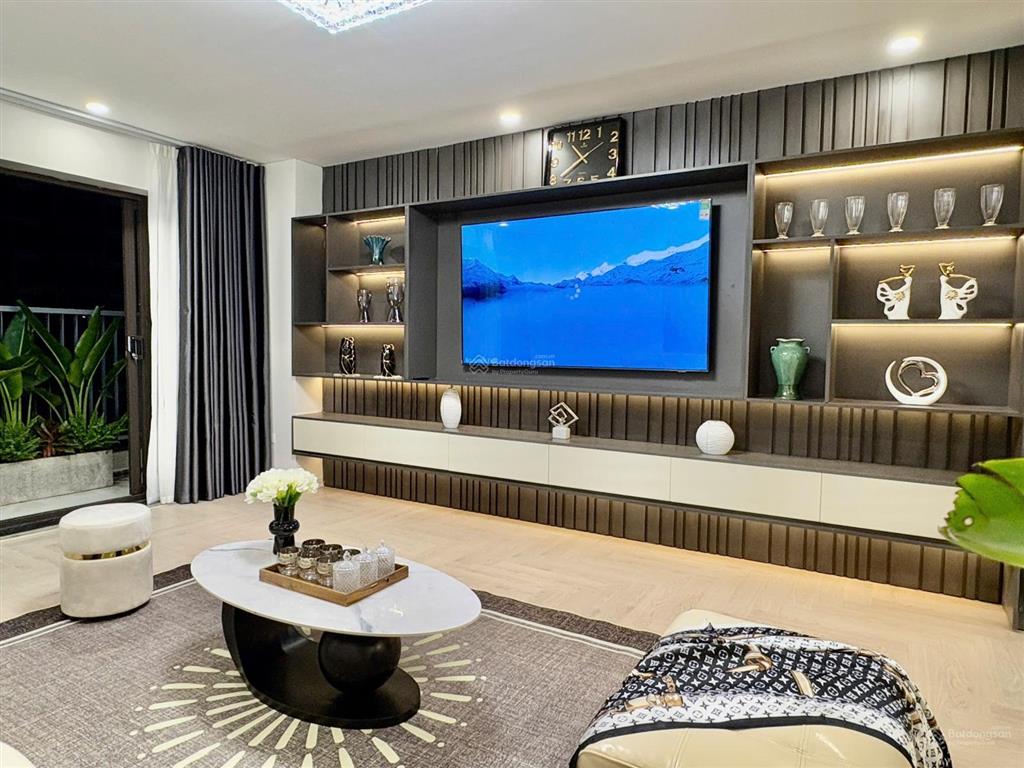 Chính chủ bán căn 3 ngủ, 120m2 tại tòa c n04 trần duy hưng, full đồ, ban công đông bắc, sổ đỏ