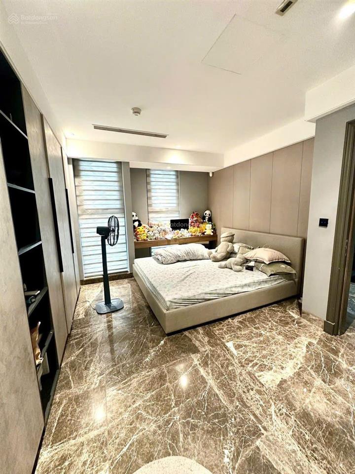 Chính chủ bán căn 4 ngủ 213m2 tại vinaconex 1, tòa c2, ban công đông nam, nội thất cơ bản, sổ đỏ