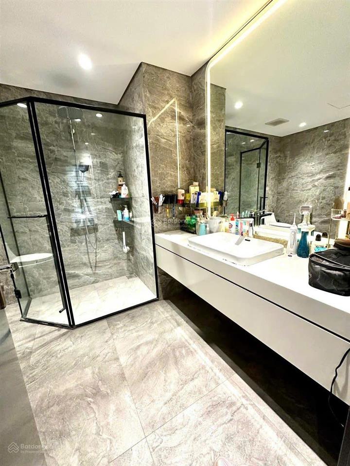 Chính chủ bán căn 4 ngủ 213m2 tại vinaconex 1, tòa c2, ban công đông nam, nội thất cơ bản, sổ đỏ