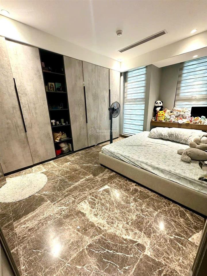 Chính chủ bán căn 4 ngủ 213m2 tại vinaconex 1, tòa c2, ban công đông nam, nội thất cơ bản, sổ đỏ