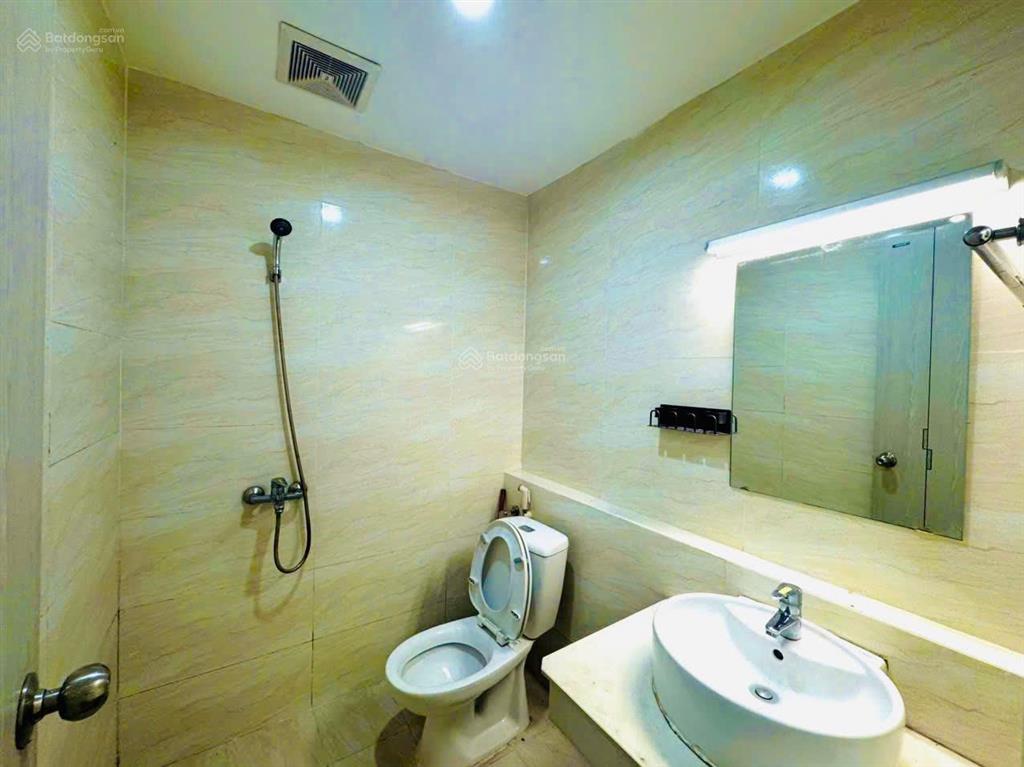 Chính chủ bán căn 2 ngủ tại handi resco, 66m2, ban công đông nam, tòa b, nội thất cơ bản, sổ đỏ