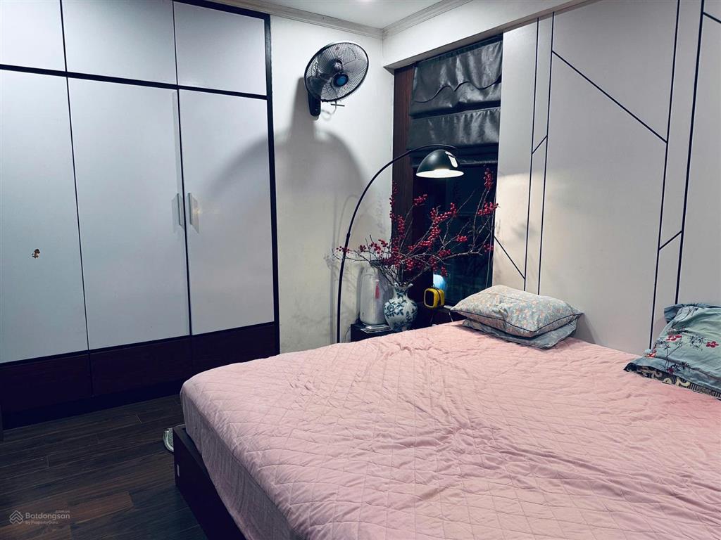 Chính chủ bán căn 3 ngủ 100m2 tại five star tòa g4, ban công bắc, full nội thất, sổ đỏ