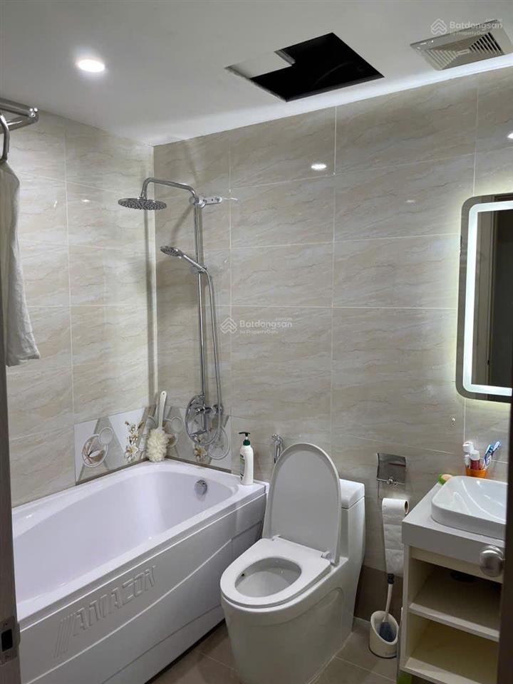 Chính chủ bán căn 2 ngủ, 94m2 tại golden land, tòa c, ban công tây bắc, nội thất cơ bản, sổ đỏ