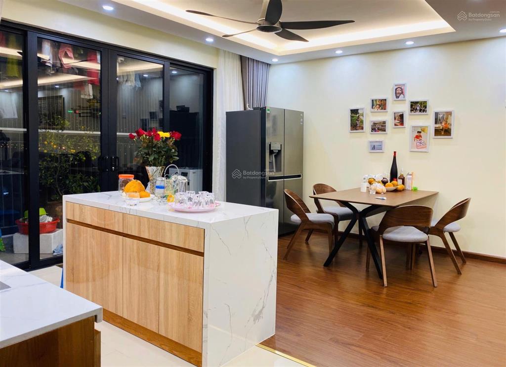 Chính chủ bán căn 3 ngủ 92m2 tại 90 nguyễn tuân, full nội thất, ban công đông nam, sổ đỏ.