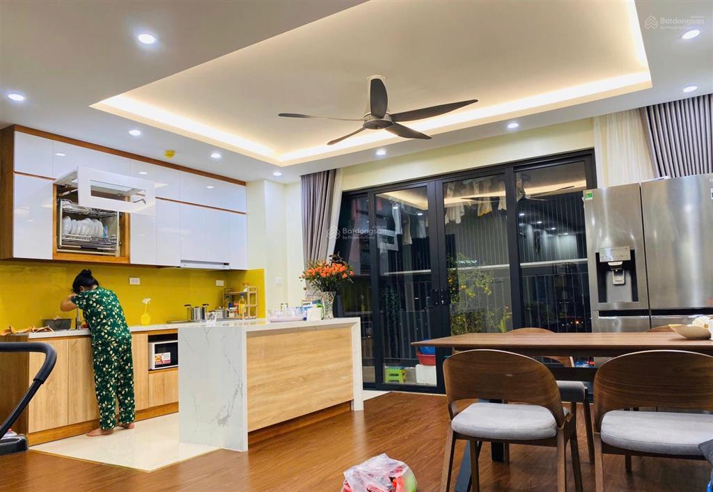Chính chủ bán căn 3 ngủ 92m2 tại 90 nguyễn tuân, full nội thất, ban công đông nam, sổ đỏ.