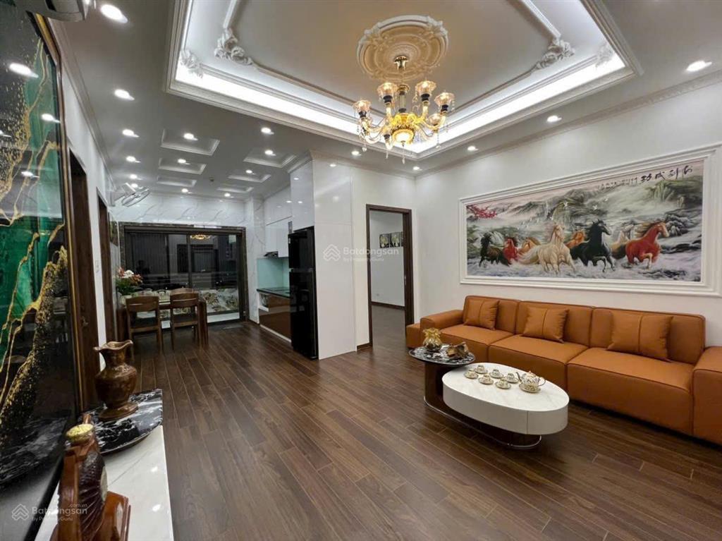 Chính chủ bán căn 3 ngủ, 122m2 tại golden land, tòa c, ban công tây bắc, full nội thất, sổ đỏ