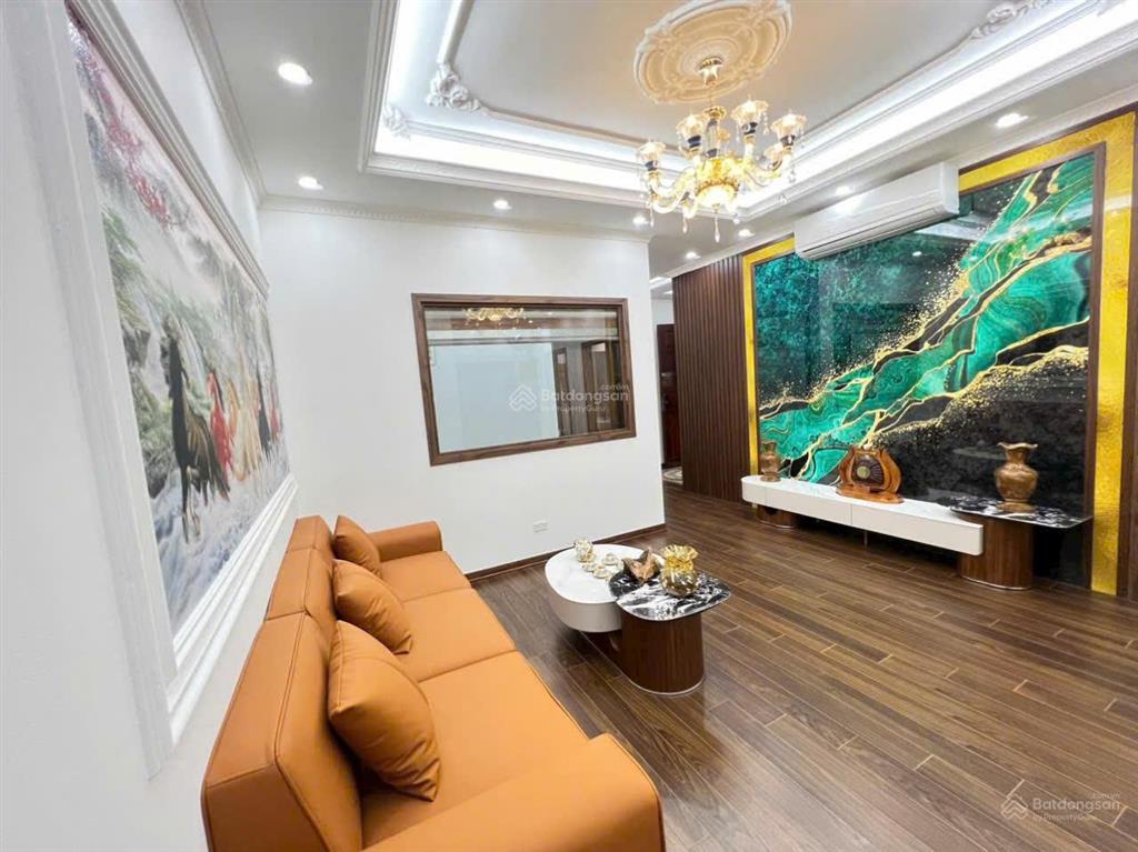 Chính chủ bán căn 3 ngủ, 122m2 tại golden land, tòa c, ban công tây bắc, full nội thất, sổ đỏ