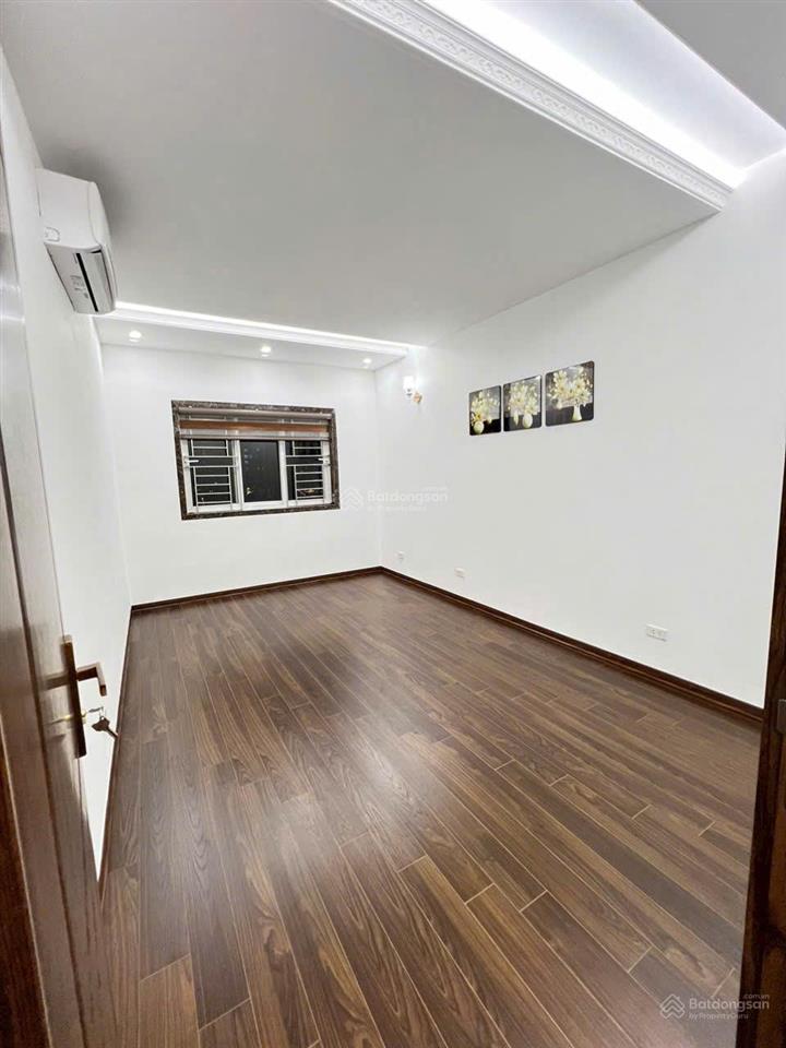 Chính chủ bán căn 3 ngủ, 122m2 tại golden land, tòa c, ban công tây bắc, full nội thất, sổ đỏ