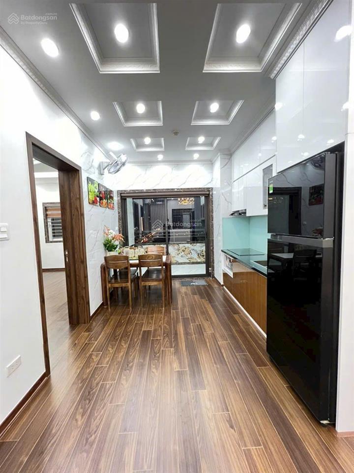 Chính chủ bán căn 3 ngủ, 122m2 tại golden land, tòa c, ban công tây bắc, full nội thất, sổ đỏ