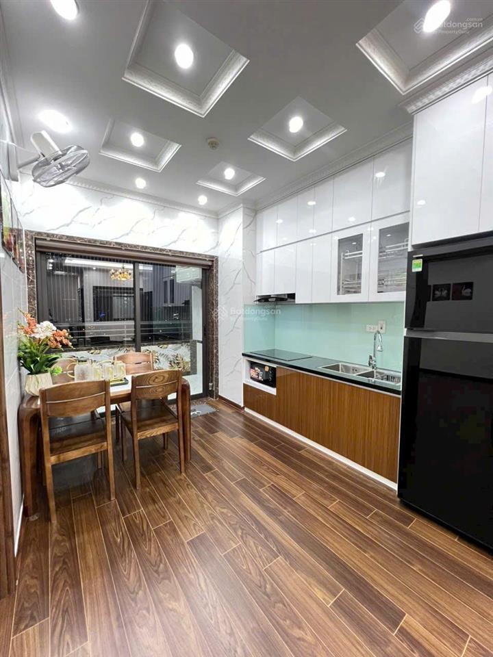 Chính chủ bán căn 3 ngủ, 122m2 tại golden land, tòa c, ban công tây bắc, full nội thất, sổ đỏ
