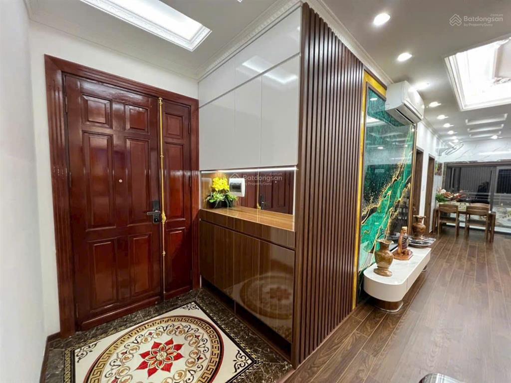 Chính chủ bán căn 3 ngủ, 122m2 tại golden land, tòa c, ban công tây bắc, full nội thất, sổ đỏ