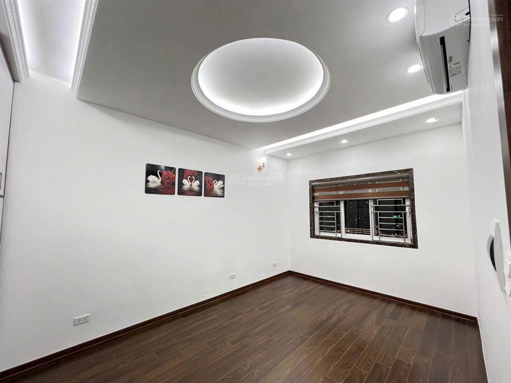 Chính chủ bán căn 3 ngủ, 122m2 tại golden land, tòa c, ban công tây bắc, full nội thất, sổ đỏ