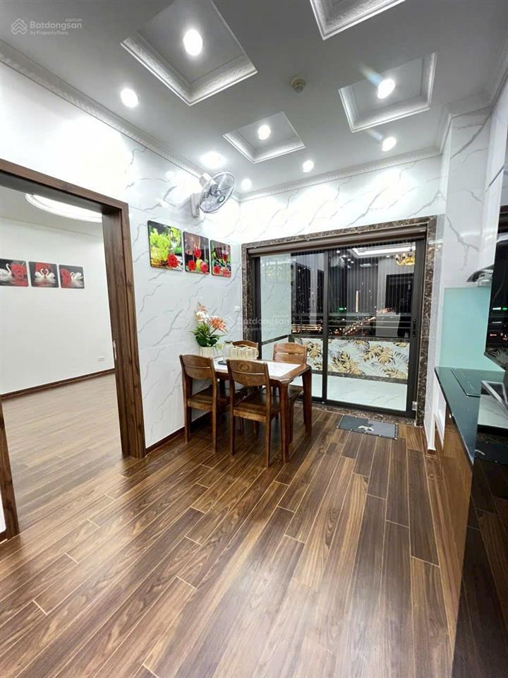 Chính chủ bán căn 3 ngủ, 122m2 tại golden land, tòa c, ban công tây bắc, full nội thất, sổ đỏ