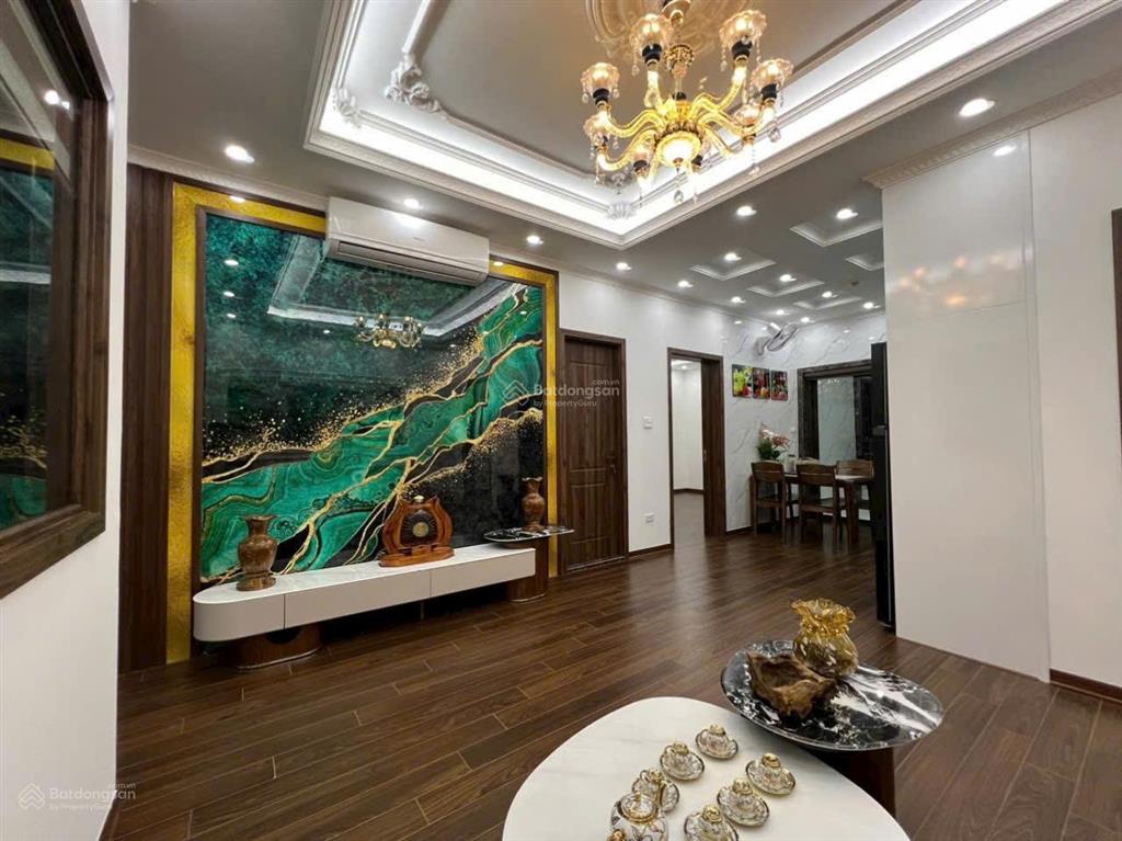 Chính chủ bán căn 3 ngủ, 122m2 tại golden land, tòa c, ban công tây bắc, full nội thất, sổ đỏ