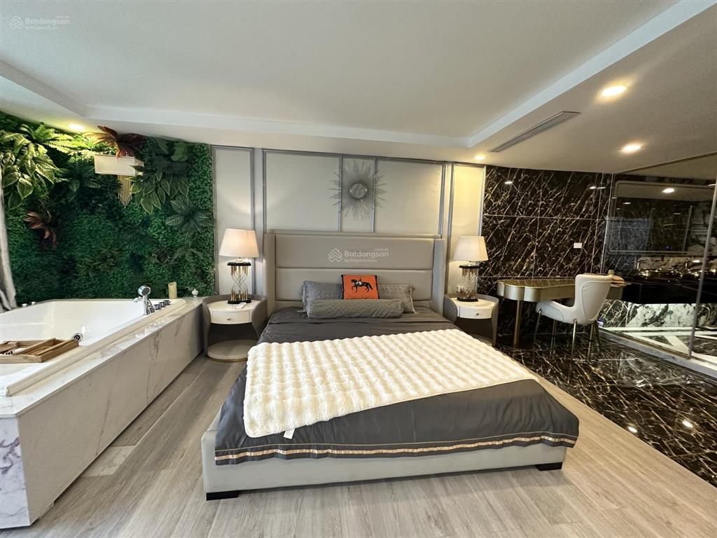 Gia đình bán căn duplex 4 ngủ 180m2, tại eco green city ct2, full đồ, ban công đông bắc, sổ đỏ