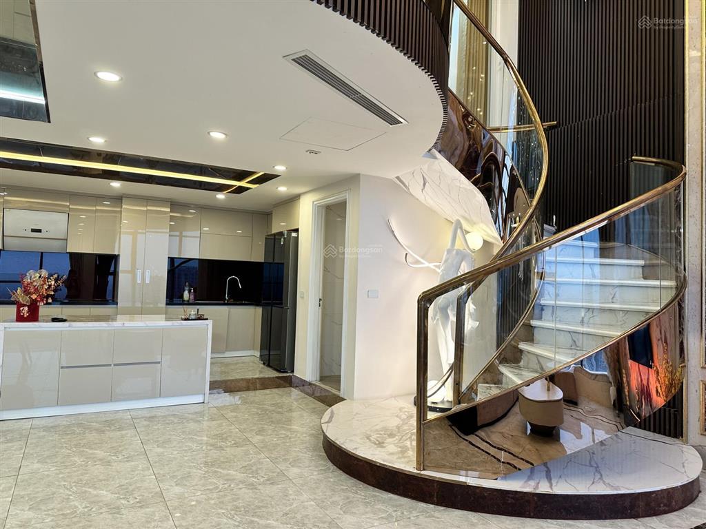 Gia đình bán căn duplex 4 ngủ 180m2, tại eco green city ct2, full đồ, ban công đông bắc, sổ đỏ