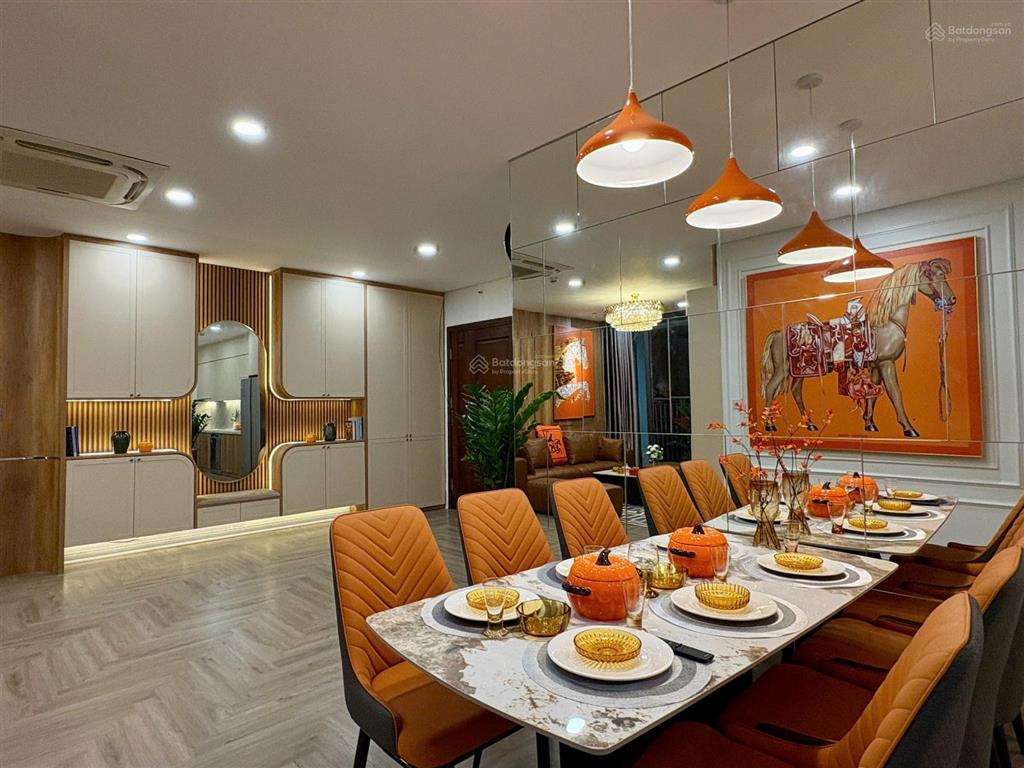 Chính chủ bán căn 3 ngủ 154m2, tòa c mulberry lane, ban công đông nam, full nội thất đẹp, sổ đỏ