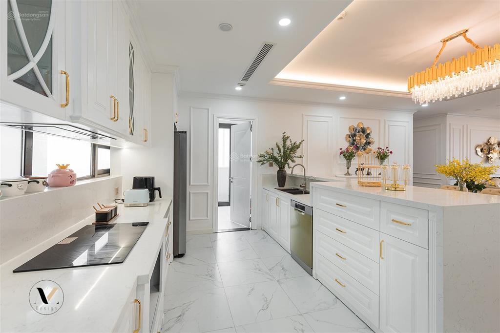 Chính chủ bán căn 3 ngủ 144m2 tại dolphin plaza, tháp 3, nội thất cơ bản, ban công đông, sổ đỏ.