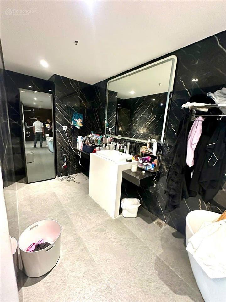 Chính chủ bán căn hộ tại tttm tsq, mỗ lao, 176m2, 4 ngủ, nội thất cơ bản, ban công đông nam, sổ đỏ