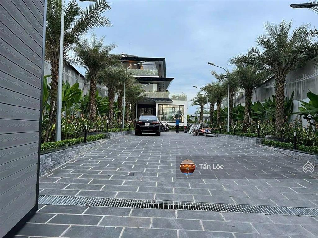 Chỉ 232 triệu/m2  mặt tiền quốc hương, thảo điền, quận 2  ctxd hầm 7 tầng  22x42m cn 871m²