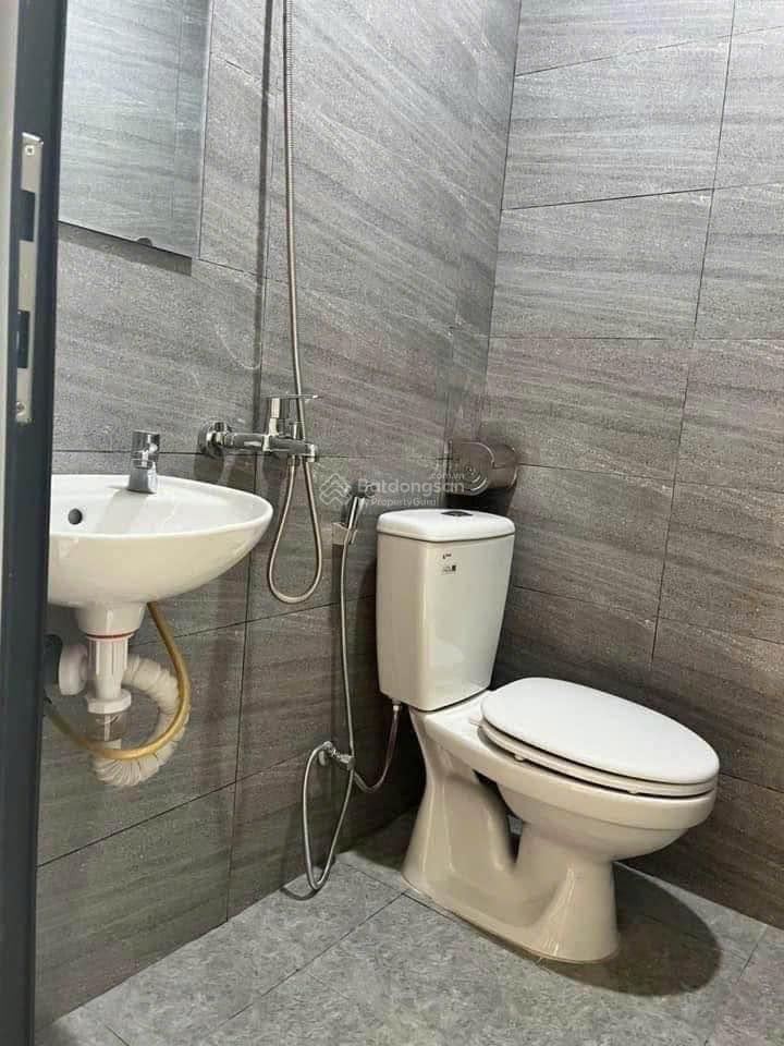 Bán toà căn hộ 2 mặt tiền 1 hầm 6 tầng nguyễn mậu tài , hoà xuân